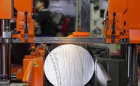 猇亭立式金属带锯床切削出现跑带故障解决方法！